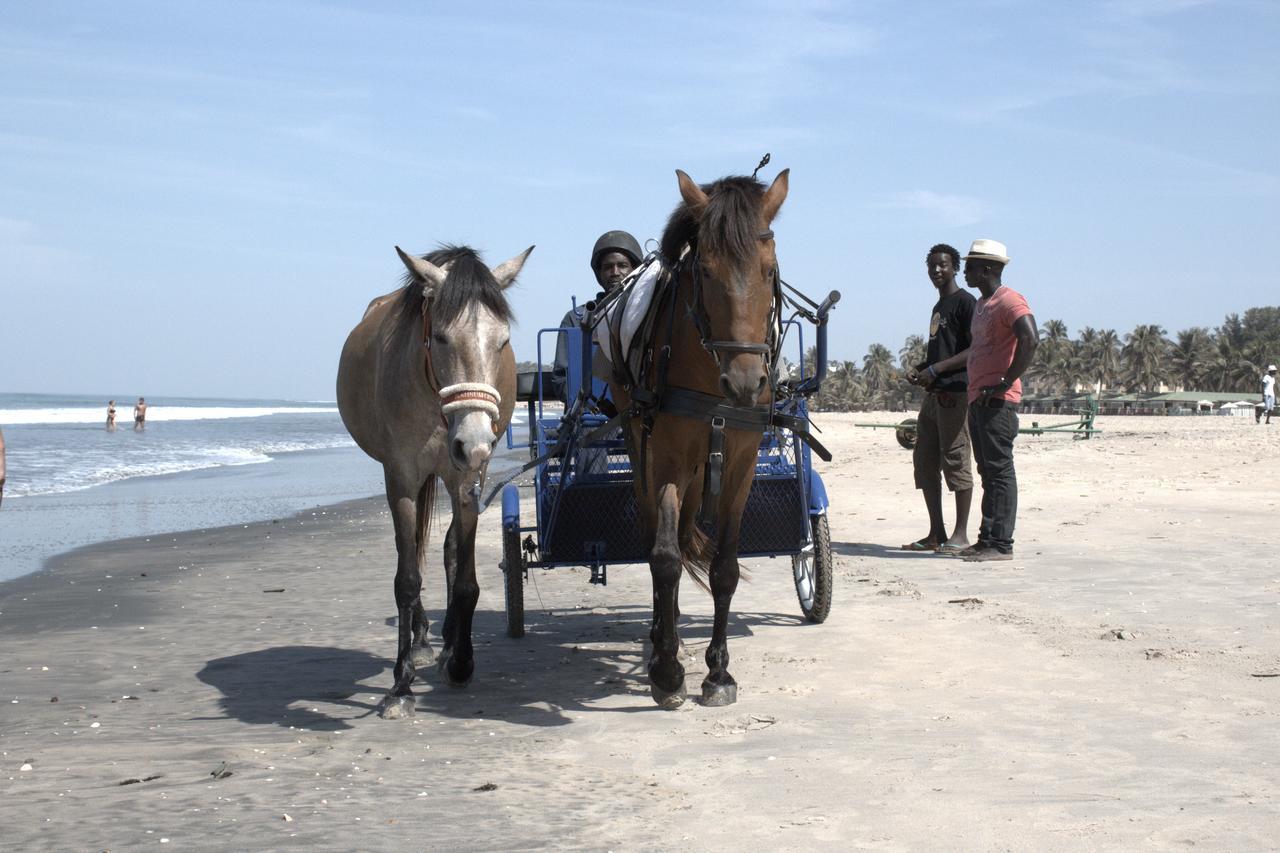 Kunta Kinteh Beach Complex โกตู ภายนอก รูปภาพ